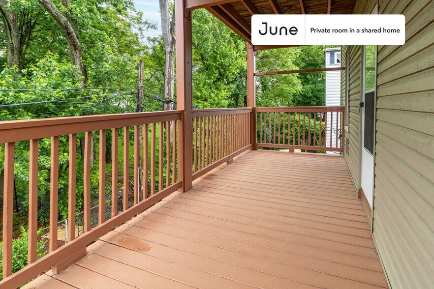 Building Photo - Room in Shared 4 bed/1 bath home