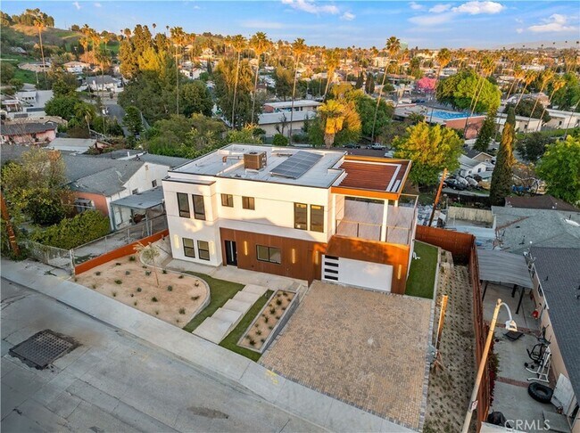 Building Photo - 3810 Locke Ave