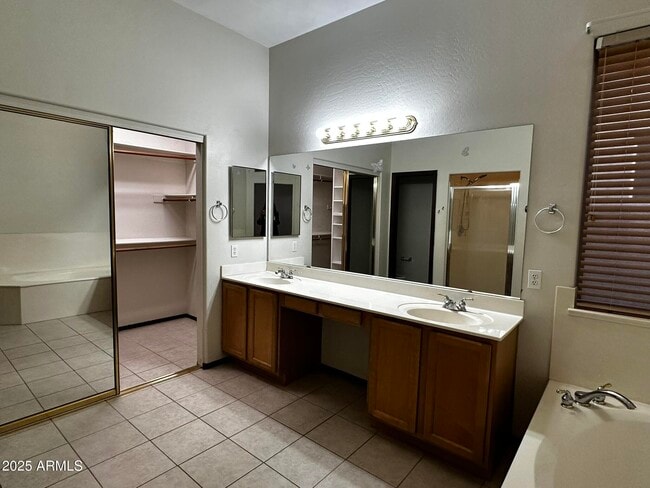 Building Photo - 14442 Agave Dr