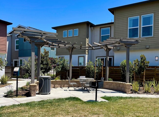 Building Photo - Beautiful Newer Development home!! In Elk ...