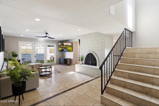 Building Photo - 7802 E MacKenzie Dr