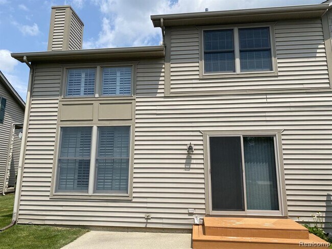 Building Photo - 131 Stratford Ln