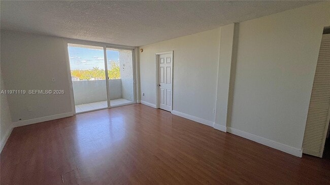 Building Photo - 10000 NW 80th Ct