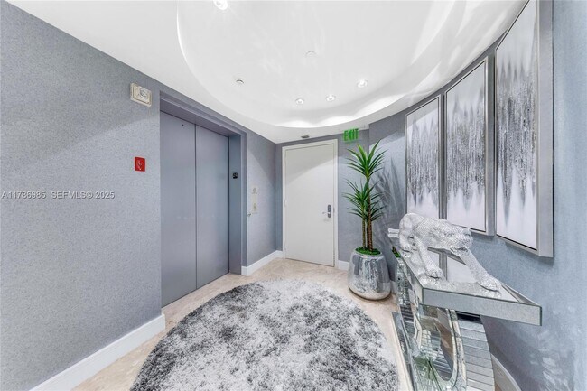 Building Photo - 17001 Collins Ave