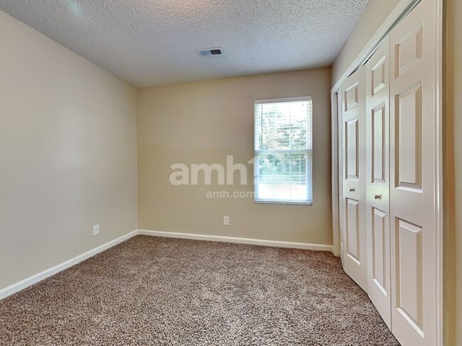 Building Photo - 131 Kingsbridge Dr