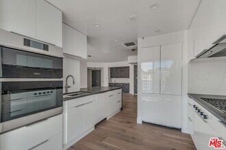 Building Photo - 10490 Wilshire Blvd