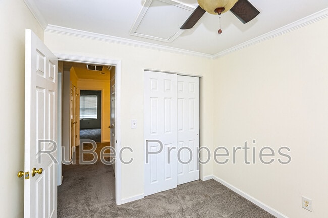 Building Photo - 3405 Broadwick St
