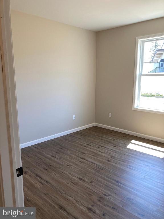 Building Photo - 376 E Main St