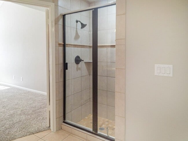 Building Photo - 175 Sylvan Forest Dr