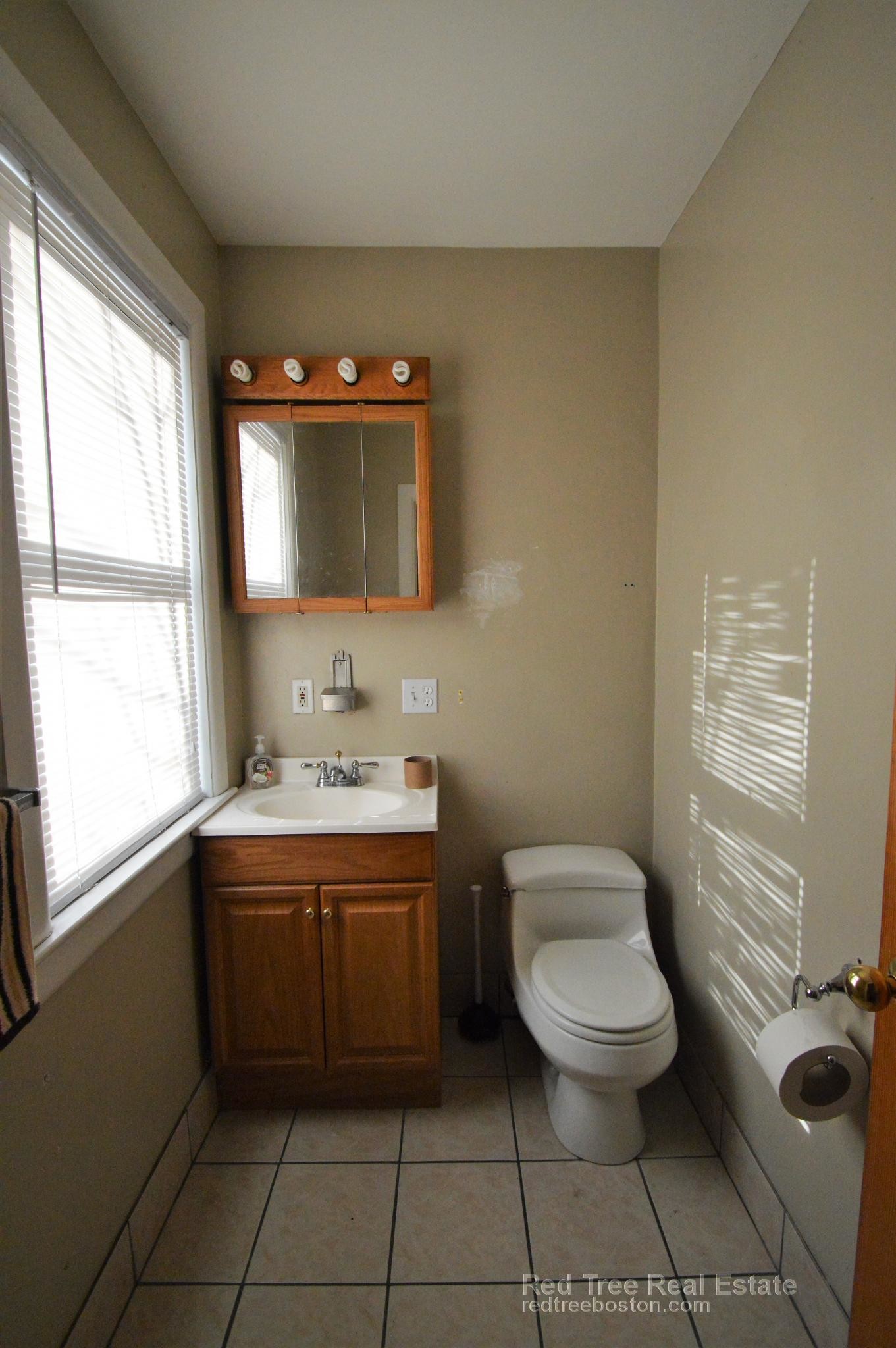 Building Photo - 21 Dorr St