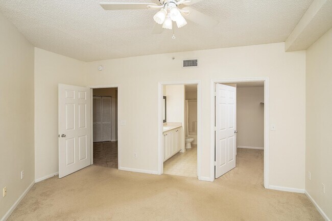 Building Photo - 1005 Bella Vista Blvd