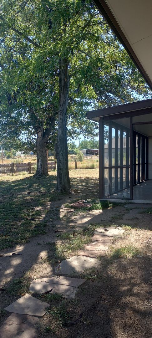 Building Photo - Cute Ranch Style 3 Bedroom, 2 Bath, On 4 A...