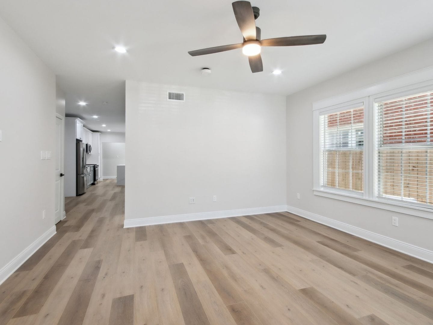 Building Photo - 1904 Calumet St