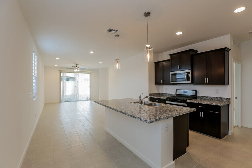 Building Photo - 10746 W Bloch Rd