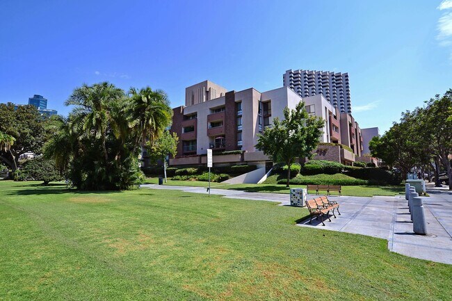 Building Photo - Marina District 2 Bedroom at Marina Park! ...