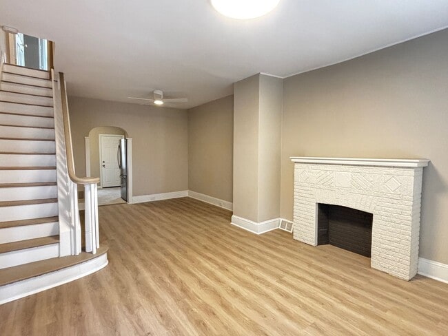 Building Photo - Beautiful rehabbed 3 bedroom Grays Ferry
