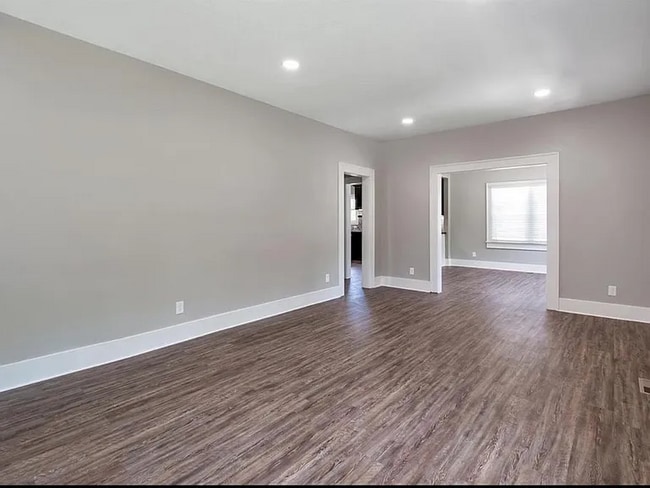 Building Photo - 3437 Country Club Pl