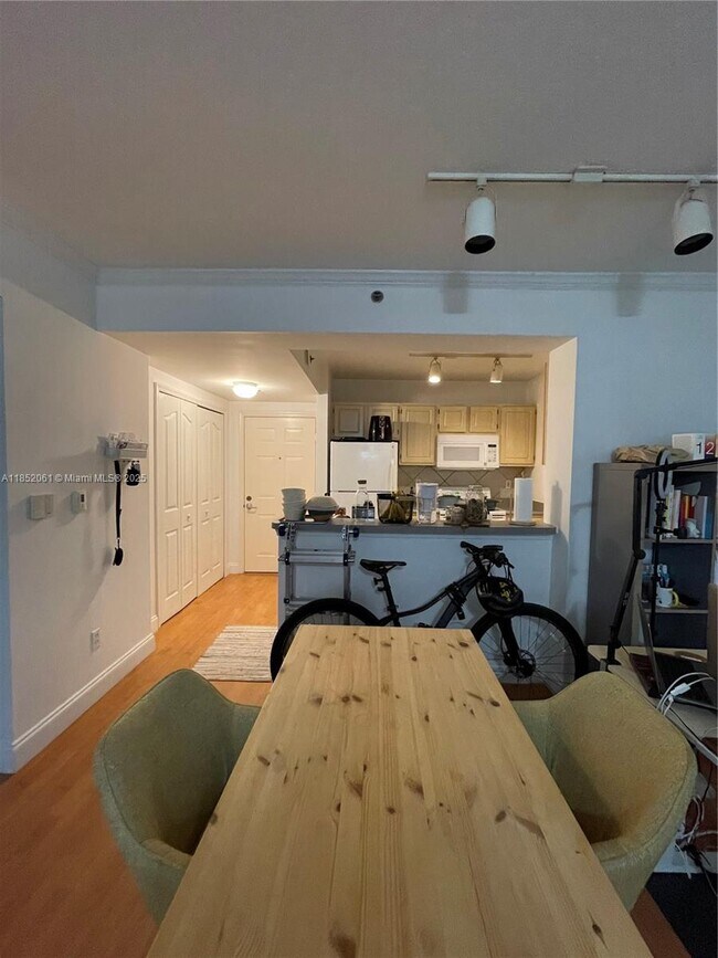 Building Photo - 2665 SW 37th Ave