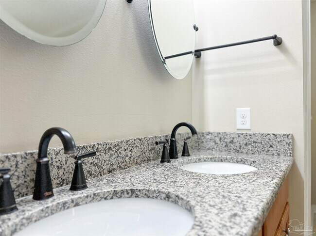 Building Photo - 702 Mozingo Ln