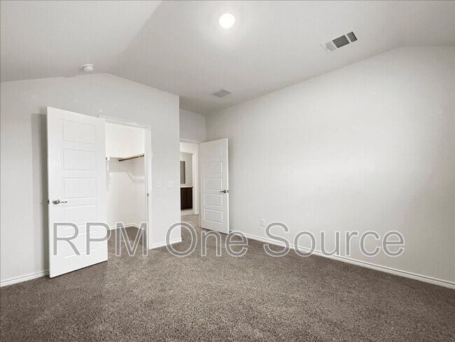 Building Photo - 4009 Savoy Wy