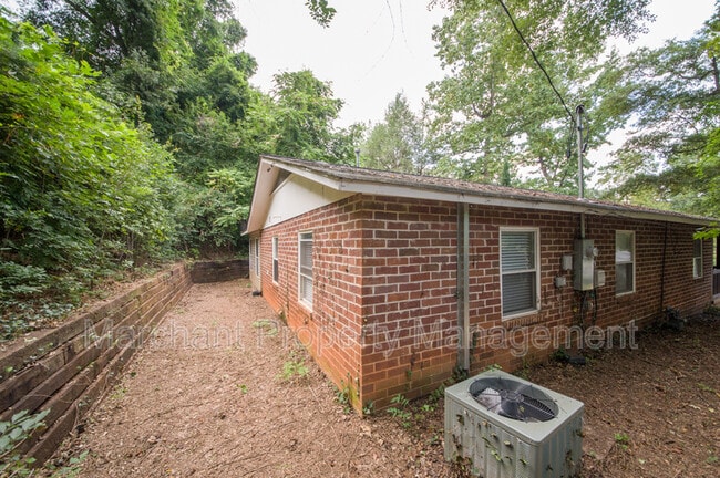 Building Photo - 717 Bennett St