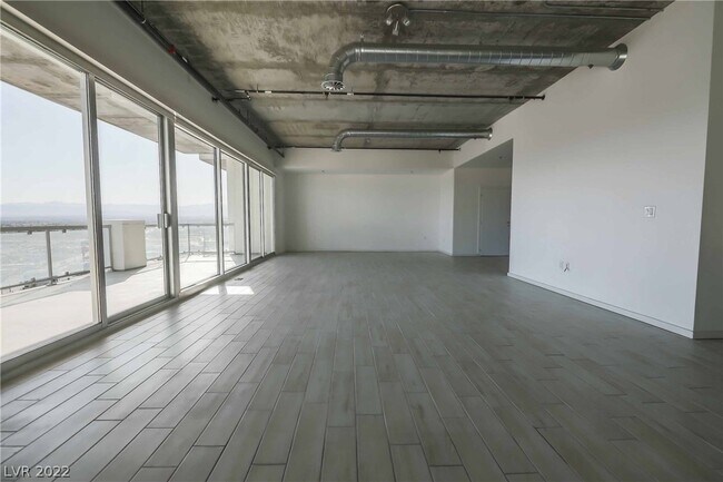 Building Photo - 900 S Las Vegas Blvd