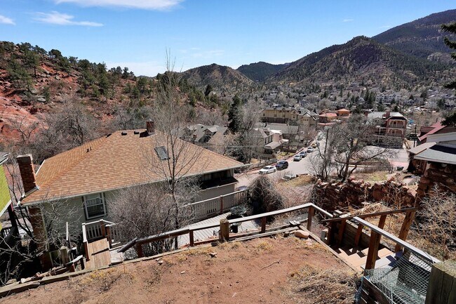 Building Photo - 505 Cañon Ave