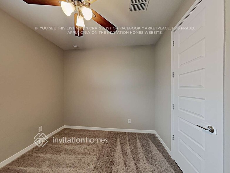 Building Photo - 18841 W Canterbury Dr