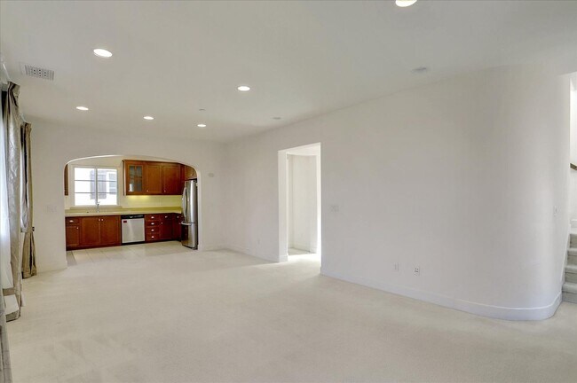 Building Photo - For Rent: Spacious 4BR/3.5BA Newer Home in...