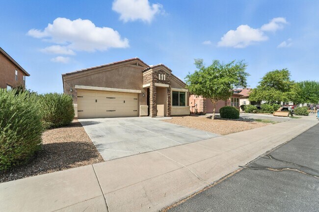 Building Photo - Rare Find! Spacious 3-Bed, 2-Bath + 3-Car ...