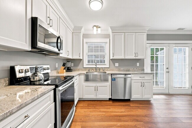 Building Photo - 126 Oakmont Dr