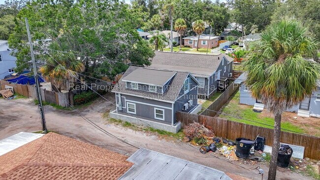 Building Photo - 618 17th Ave S