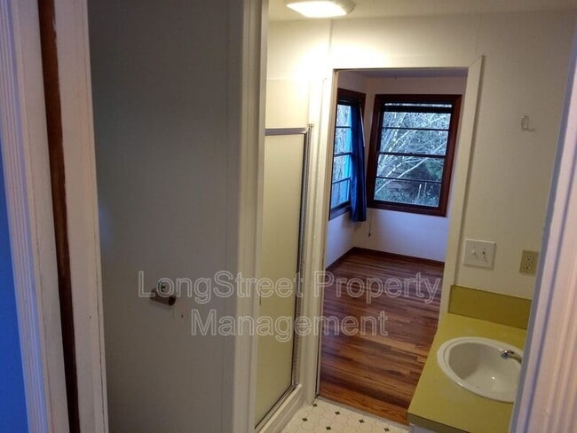 Building Photo - 905 NW 33rd St