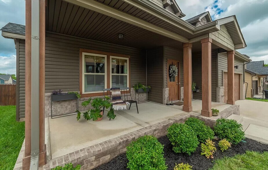 Building Photo - 1335 Golden Eagle Way