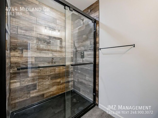 Building Photo - 4744 Midland Dr