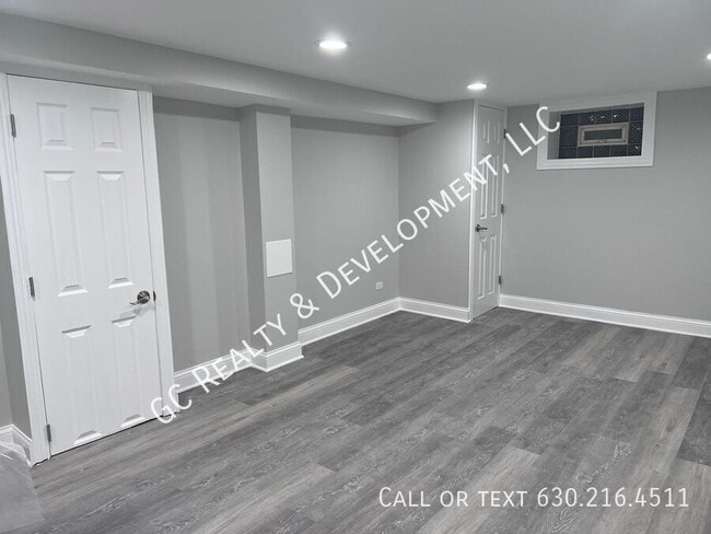 Building Photo - 735 Hull Ave