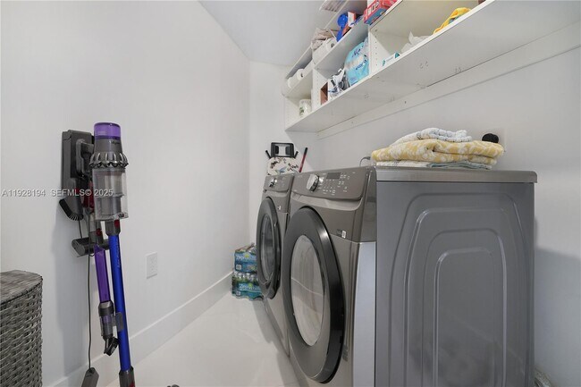 Building Photo - 250 Sunny Isles Blvd