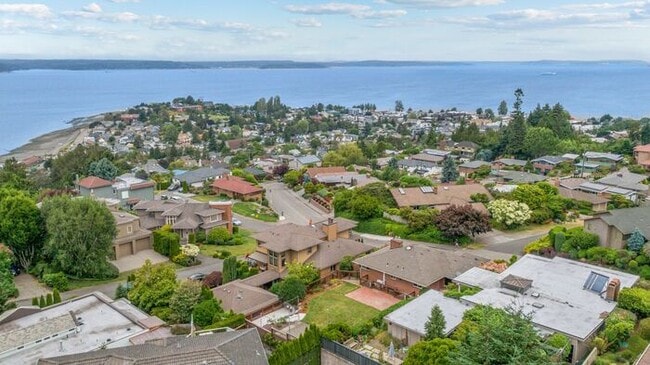 Building Photo - Gorgeous West Seattle Mid-Century Modern w...
