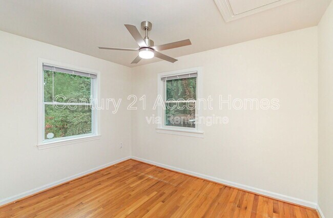 Building Photo - 2032 Arlington Ter
