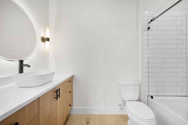 Building Photo - BRAND NEW 4 Bed/4 Bath Townhome Available ...