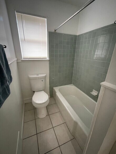 Guest bath - 2314 Normandy Dr