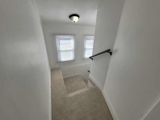 Building Photo - 24 Eagle St