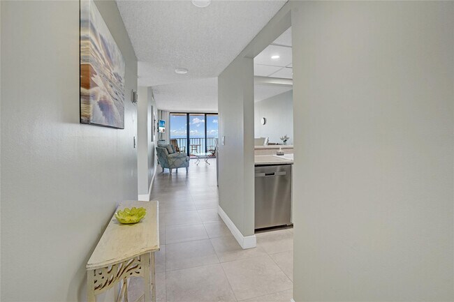 Building Photo - 4200 N Hwy A1A