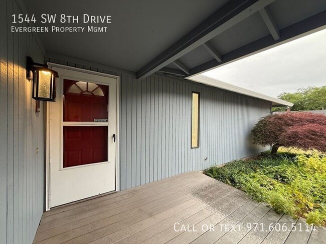 Building Photo - 1544 SW 8th Dr