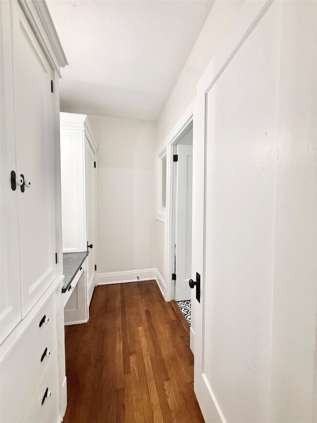 Building Photo - 3920 Fannin St