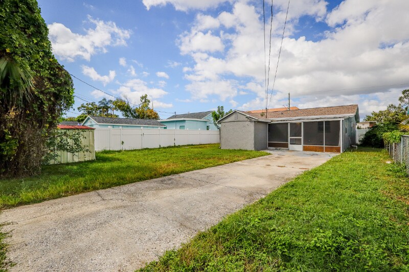 Building Photo - 4220 38th Ave N