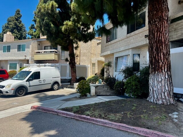 Building Photo - 1720 Melrose Ave