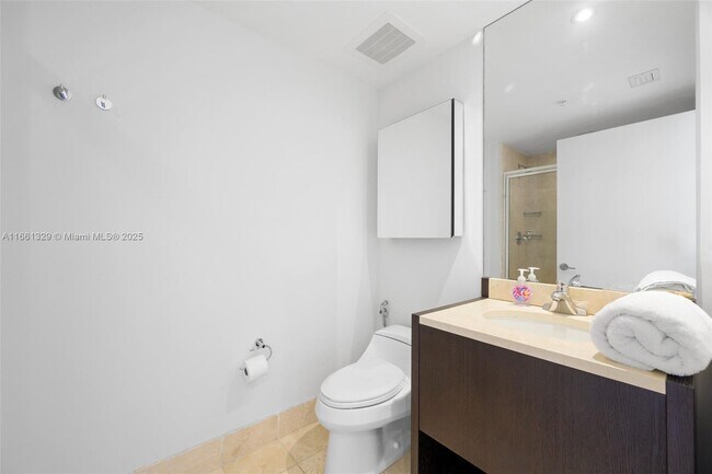 Building Photo - 18201 Collins Ave