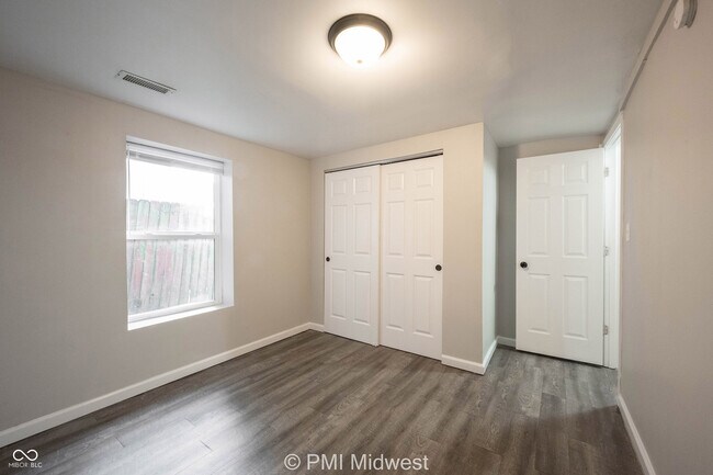 Building Photo - 955 N Traub Ave