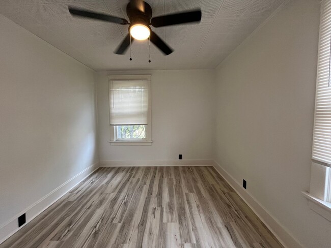 Building Photo - 3 Bedroom Duplex